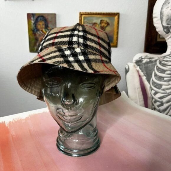 COPY - Burberry Reversible Archive Nova Check Wool Bucket Hat - Picture 3 of 11